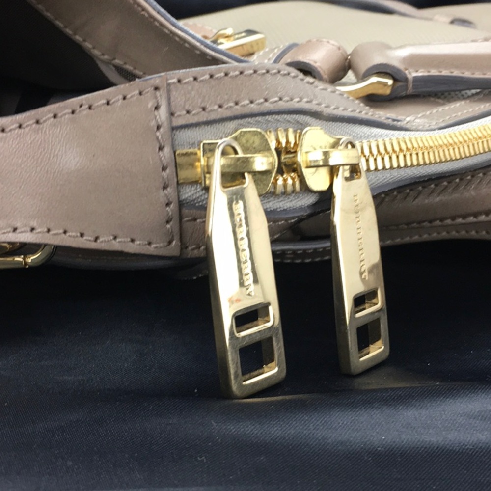 NWOT Gorgeous Burberry PurseTan Large for Travel - Picture 6 of 8